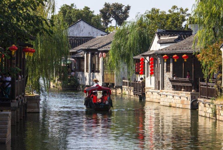 一本书让秦始皇又爱又恨,焚书坑儒时没舍得烧,但年轻人不喜欢看